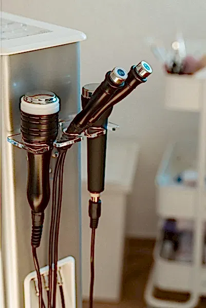 Hydrafacial cilt bakım cihazının uçları ve aparatlar.